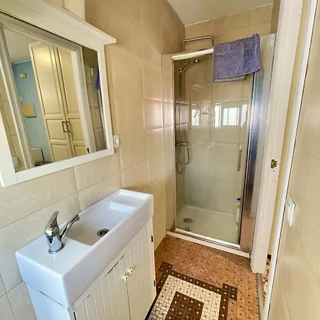 Apartment Rv- Little Blue House - Mentidero
