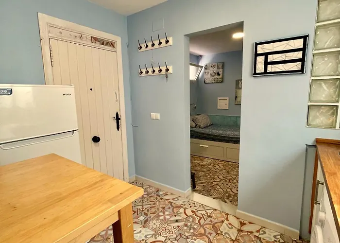 Rosa De Vientos - Little Blue House * Cadiz